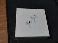 AirPods Pro новые.