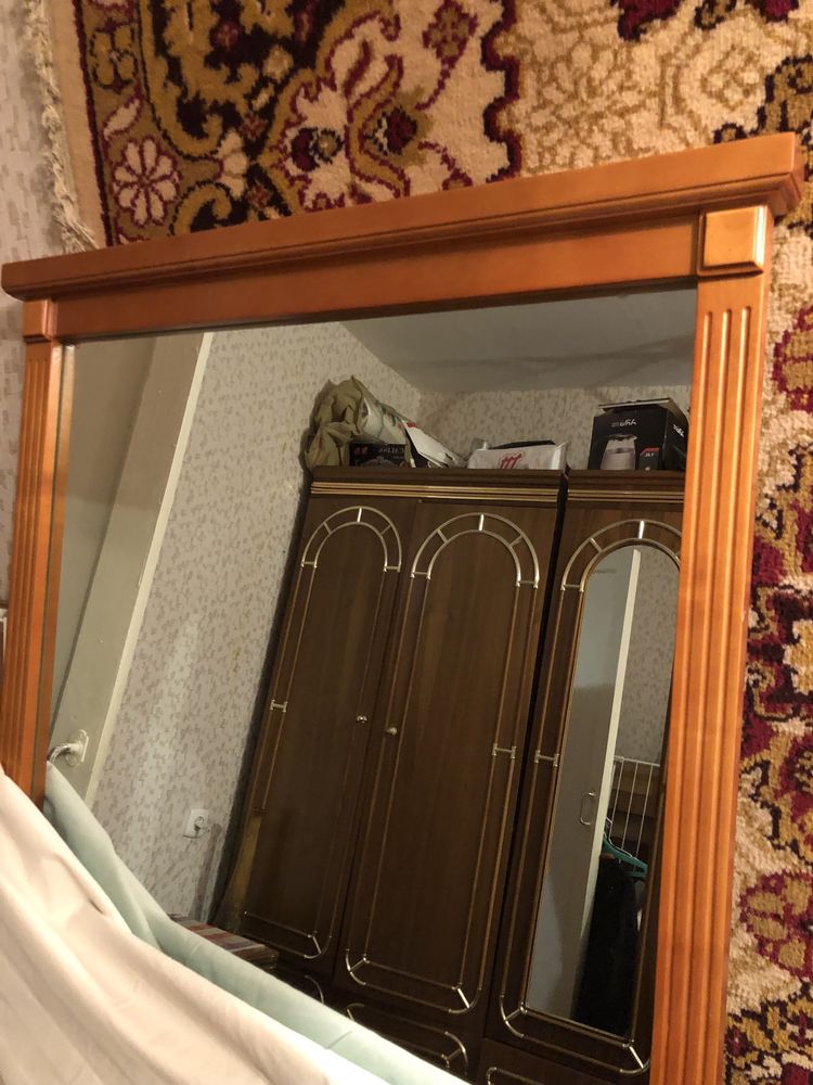 Тумбочка с зеркалом комплект