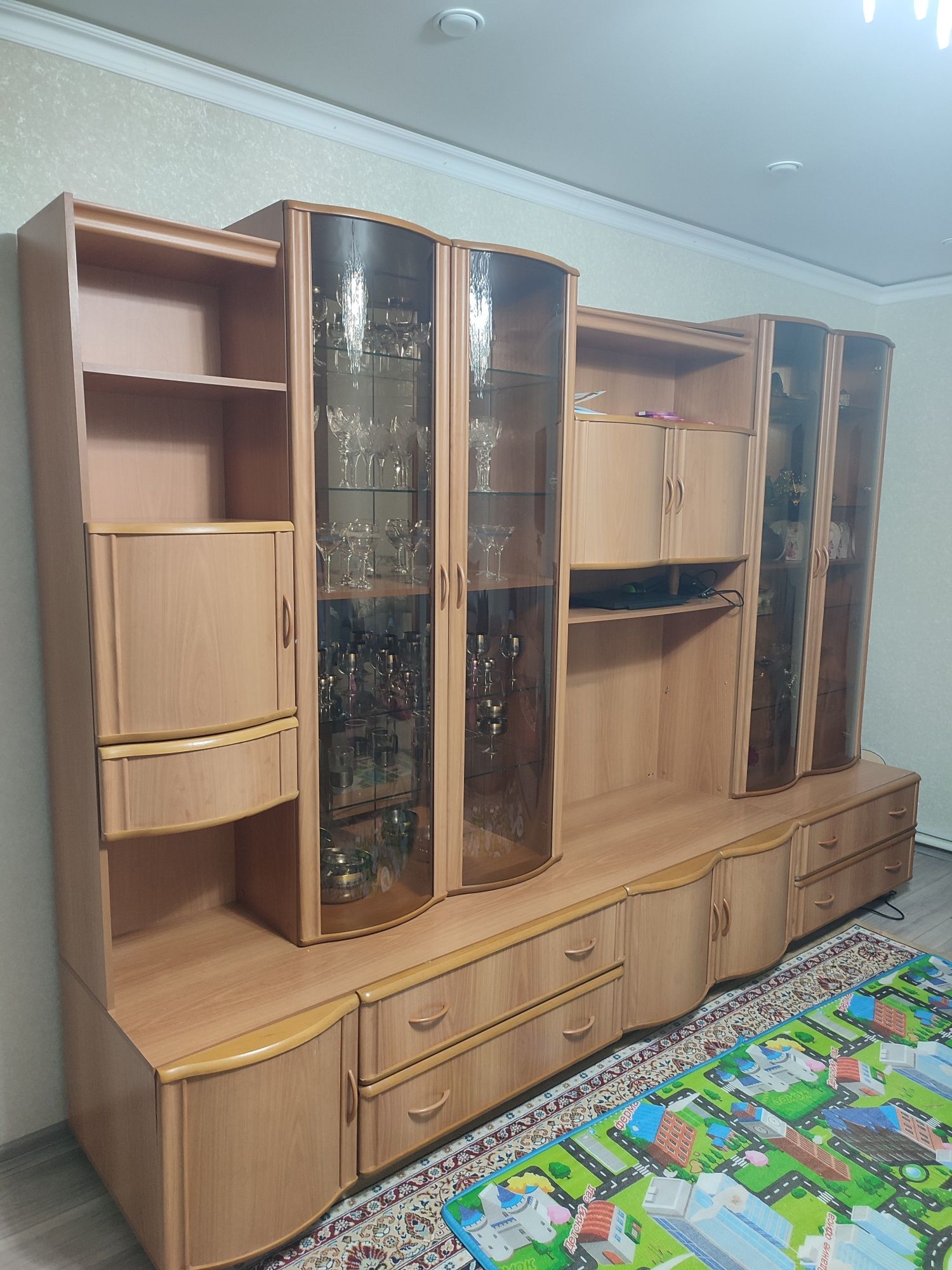 Продам стенку в хорошем состоянии