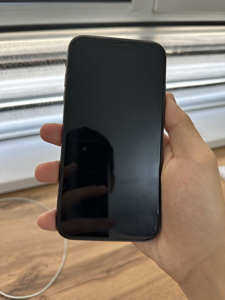 Продам Iphone 11 с коробкой