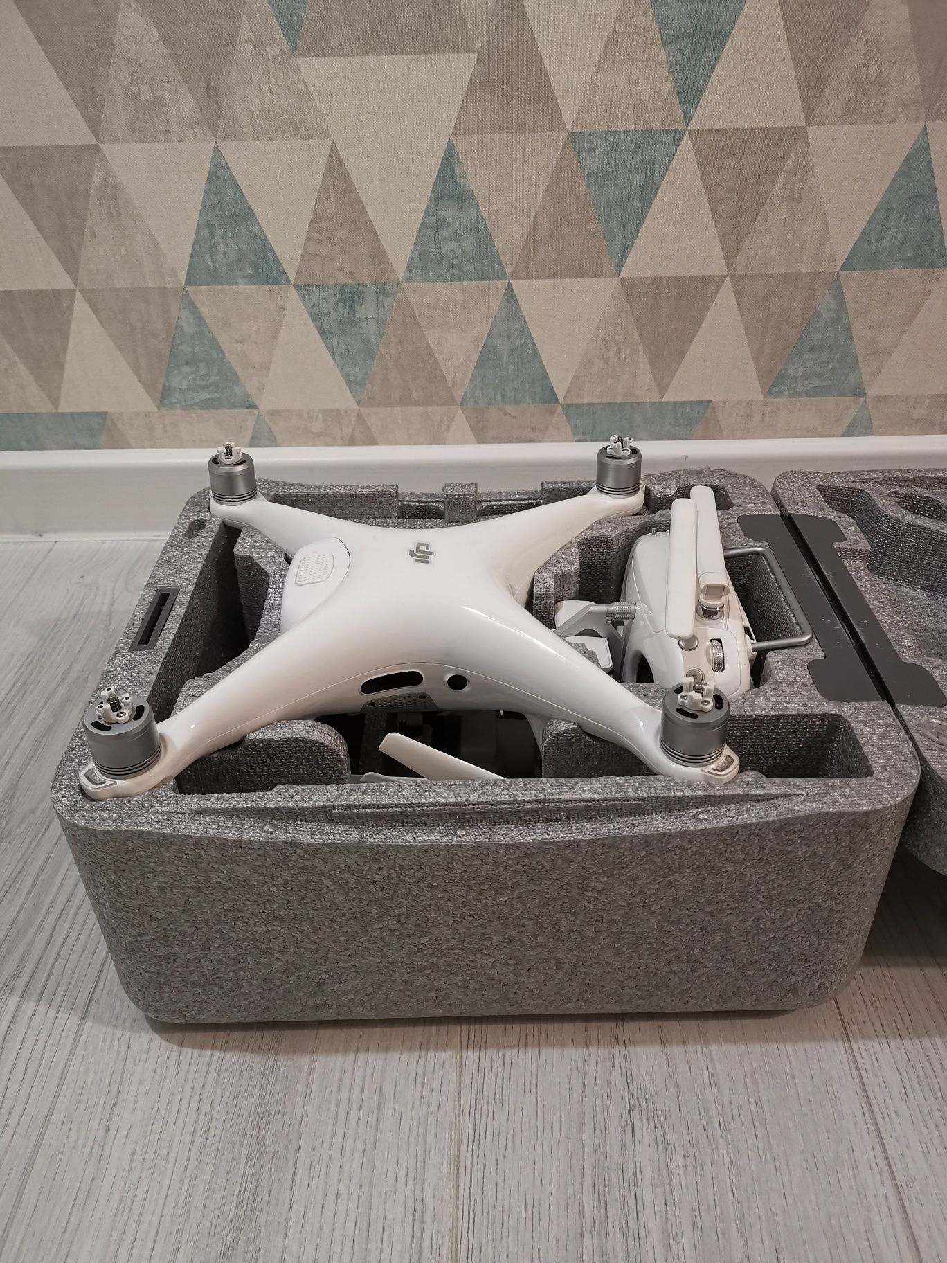 Дрон DJI 4 Phantom Pro