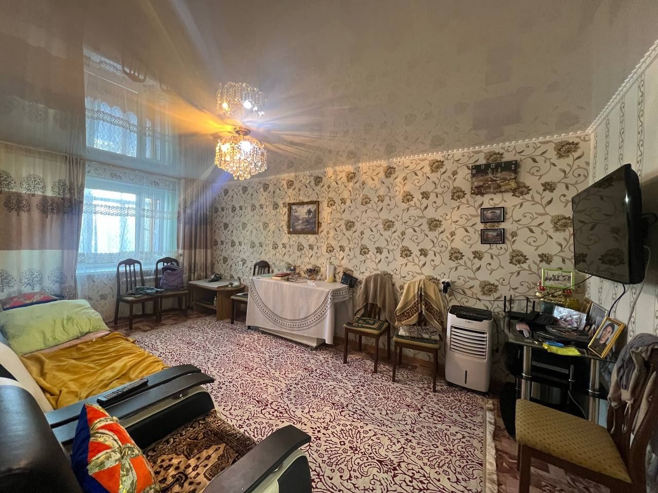 В центре Продаётся 3х комнатная на 2 этаже ул. Абая 26
