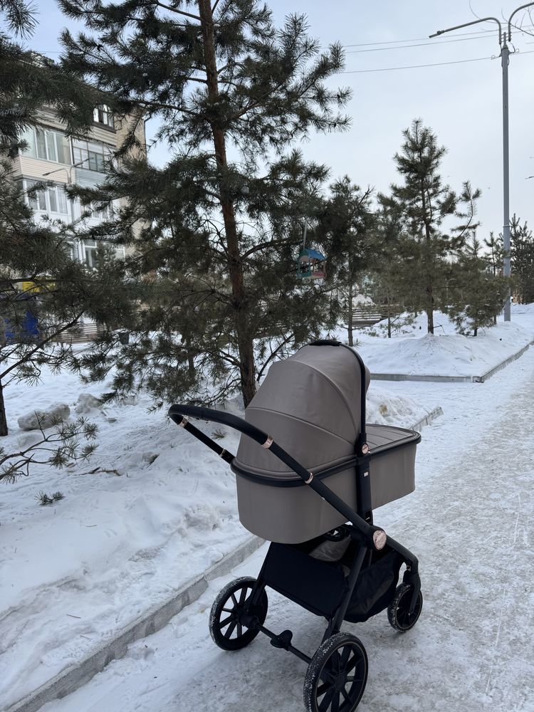 Продам коляску 3 в 1