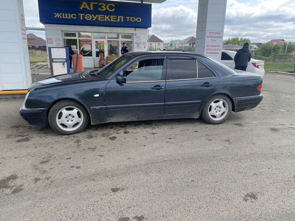 Мерседес 210 е320