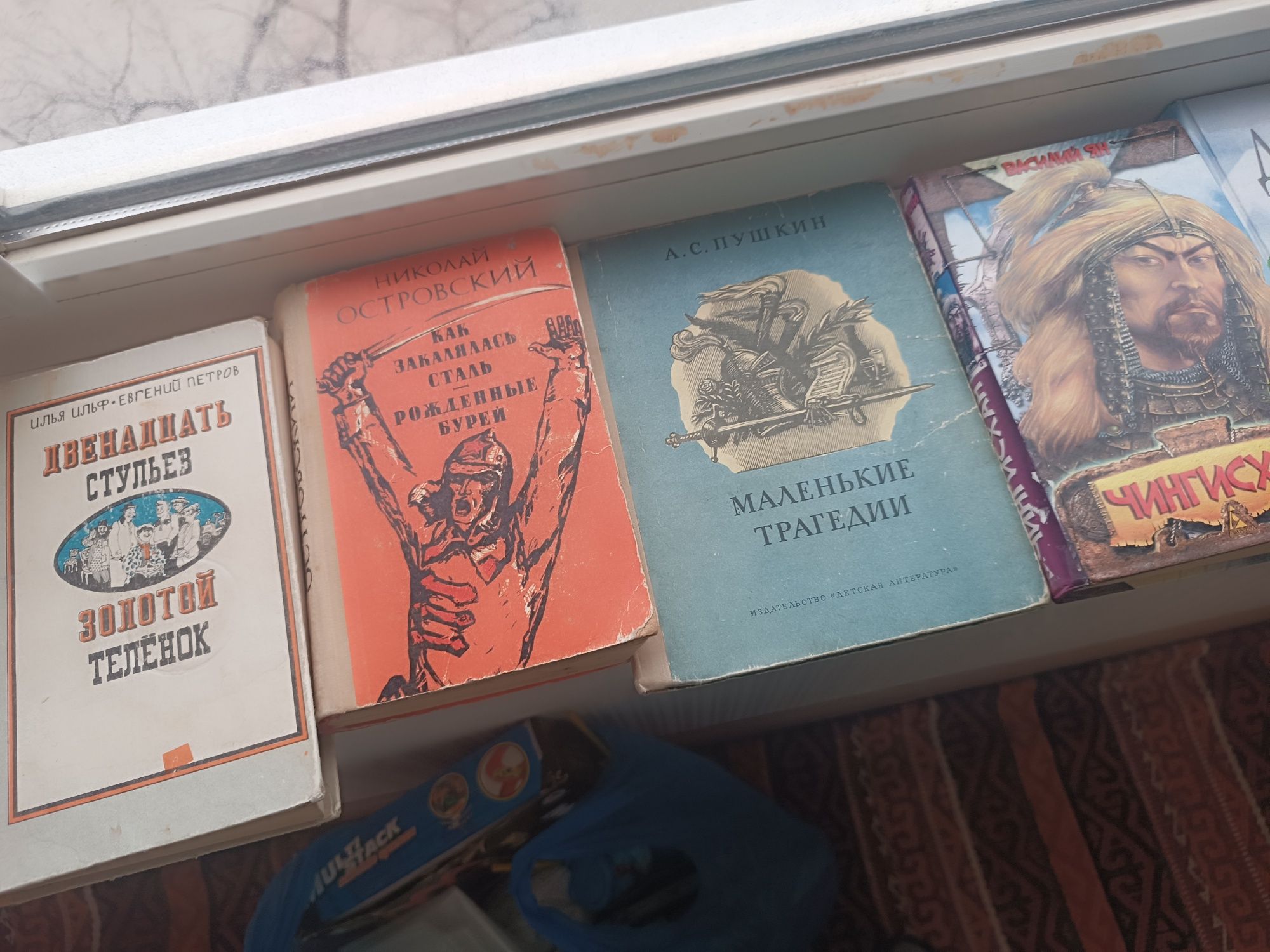 Продается книги разные