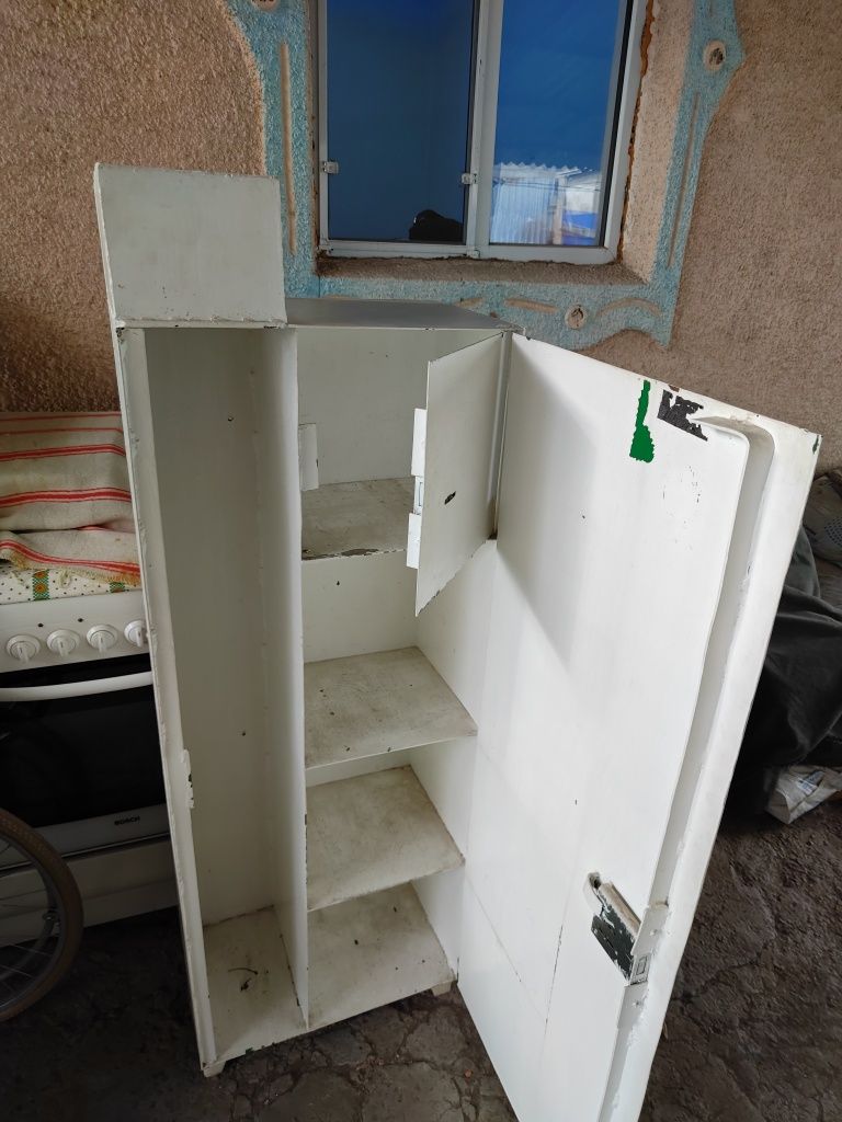 Продам сейф металический