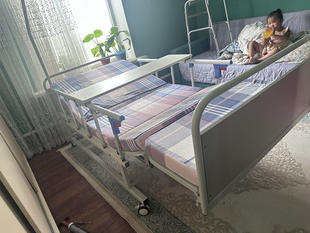 Продам медецинский кровать и ходунок