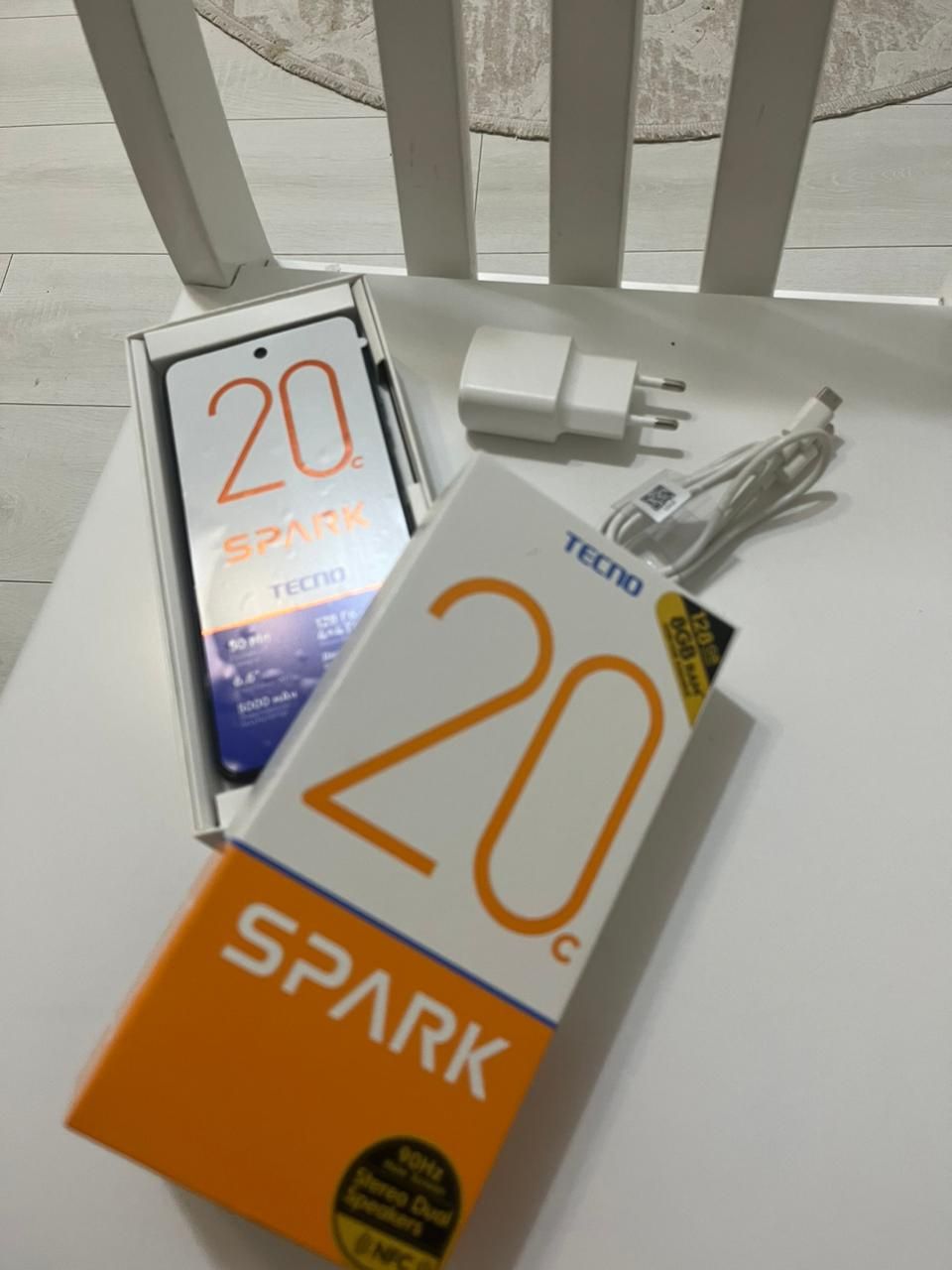 Телефон Tecno Spark