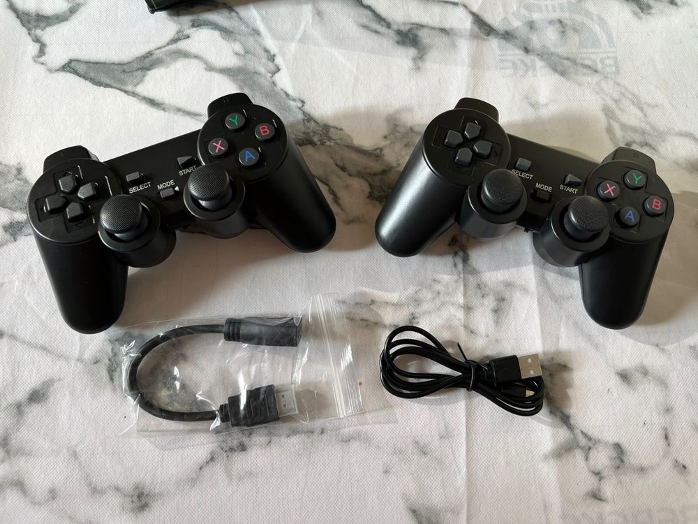4K Game Stick Lite с двумя беспроводными геймпадами и +10000 играми