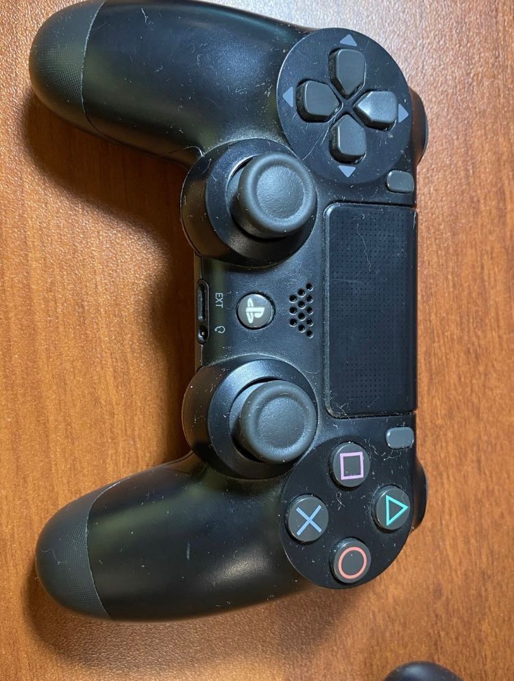 Продам PlayStation 4 Slim 1TB