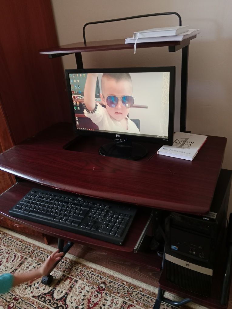 Срочно сатылады Подставкасымен. Саудасы бар