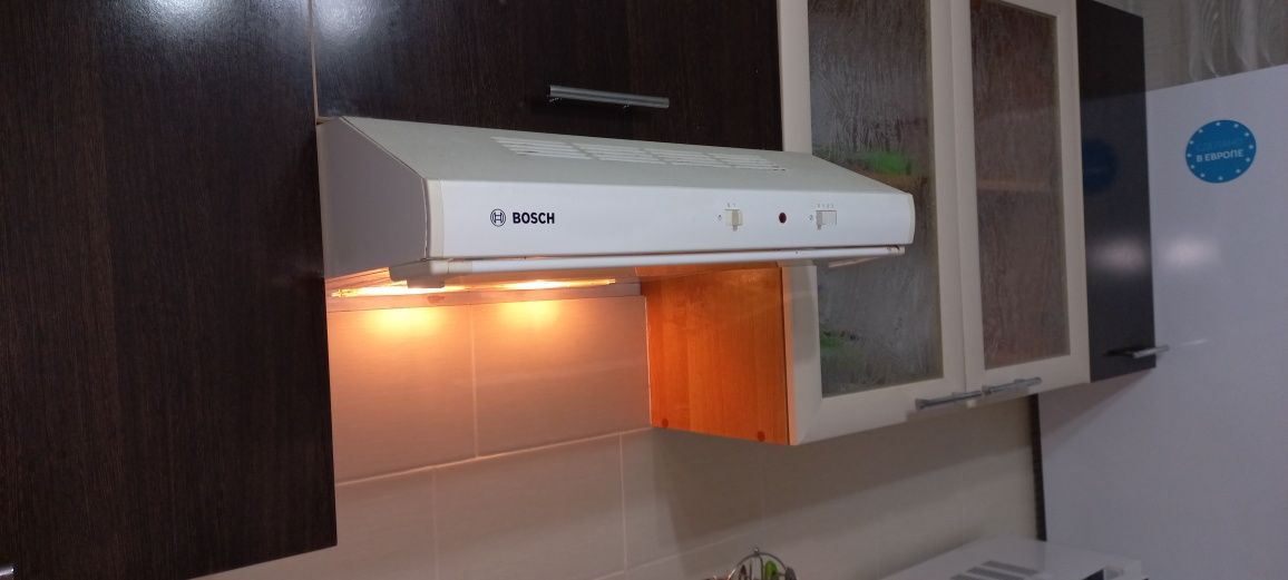 Срочно продаётся вытяжка в отличном состоянии