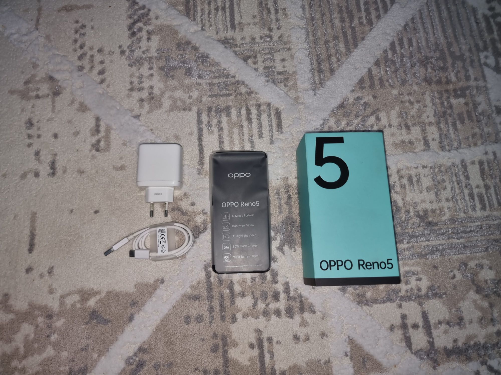 Продаю почти новую oppo reno 5