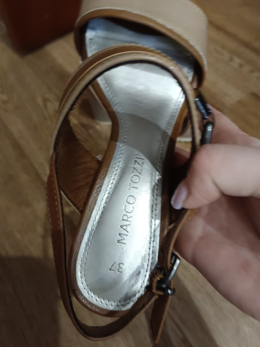 Продам женскую обувь