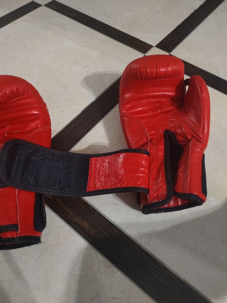 Продам боксерские перчатки