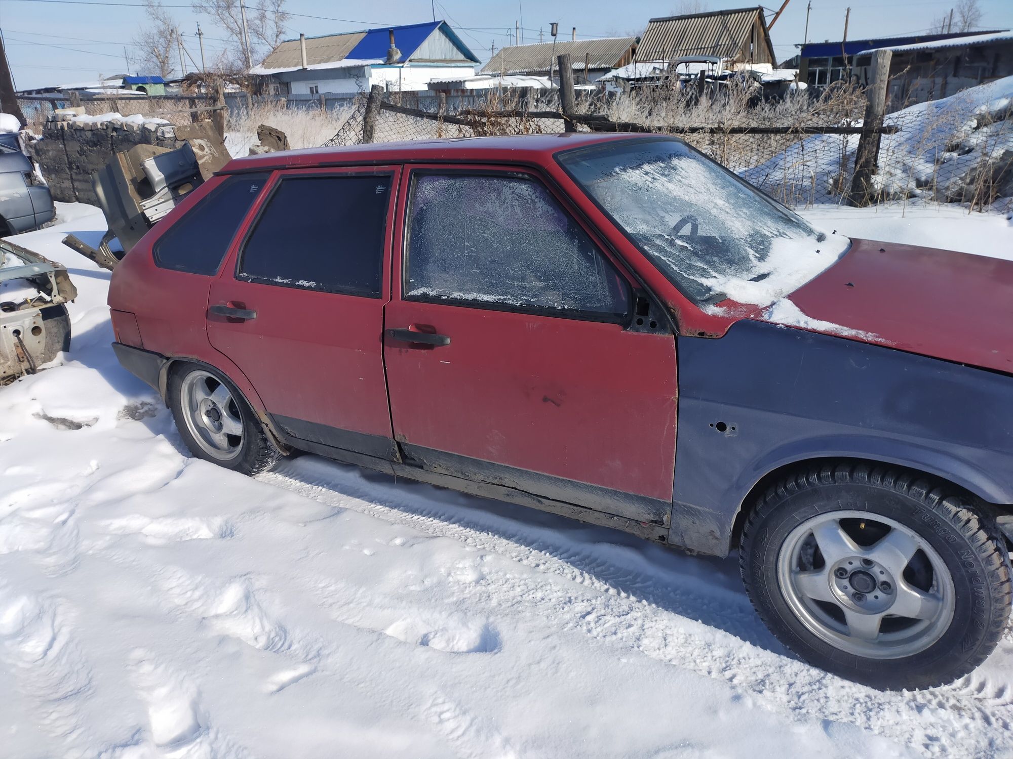 Двигатель, КПП, балка, ступицы, колеса, диски, покрышки.