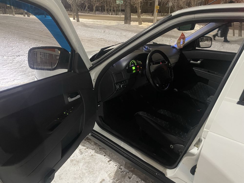 Продам приору 2012 год