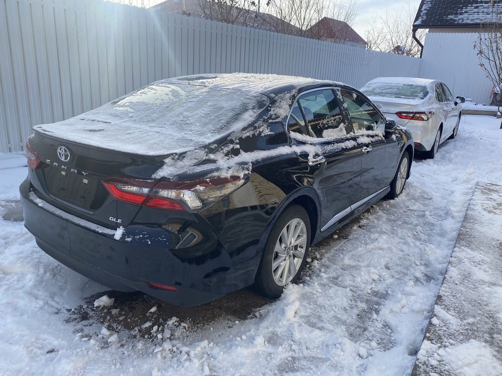 Новая Toyota Camry 2022 года в черном цвете