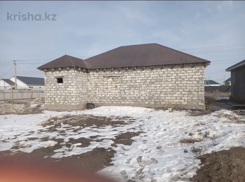 Еркінқала-2 толығымен бітпеген 12×13 өлшемде 5 бөлмелі үй сатылады.