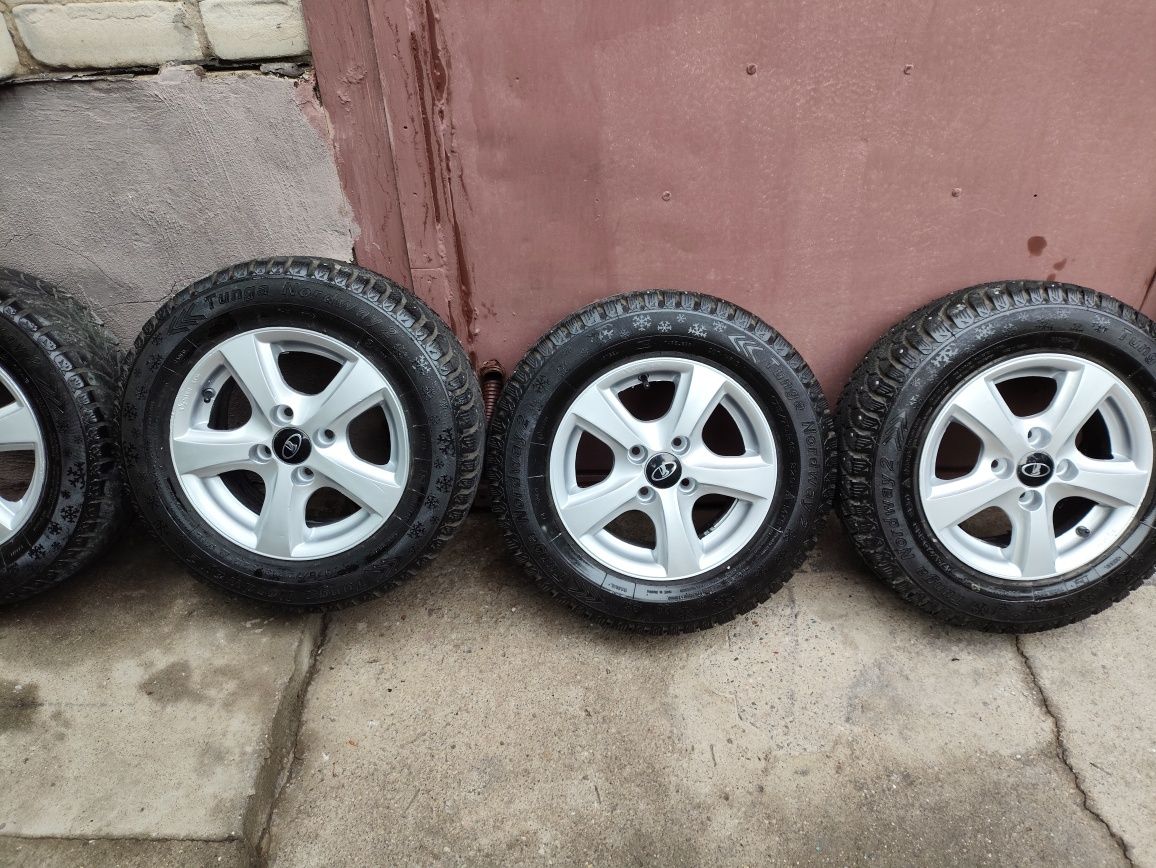 Диски с резиной R13 Lada