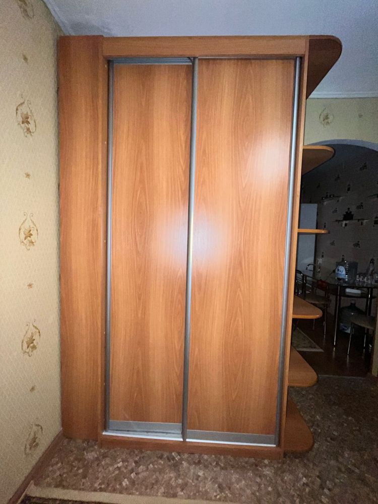Шкаф купе с вешалкой для верхней одеждой
