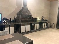 Тастан жасалған барбекю — сән мен жайлылықтың үйлесімі!