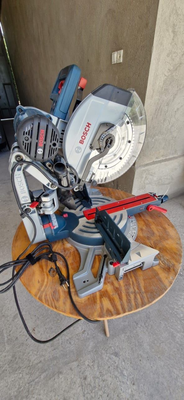 Торцовочная пила Bosch Professional GCM 12 GDL, 0601B23600