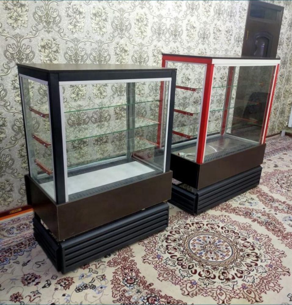Кондитерский витринный холодильник в отличнм состояний с доставкой.