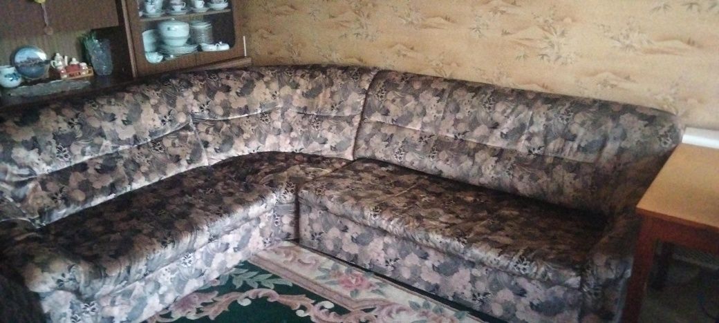 Отдам диван угловой б/у