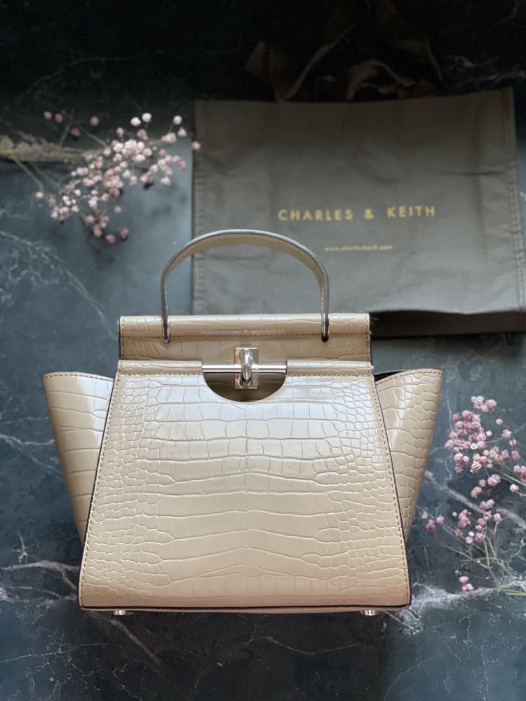Новая сумка Charles and Keith оригинал из Америки