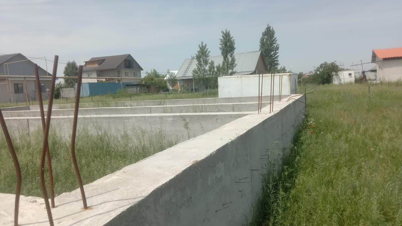 Участок с фундаментом