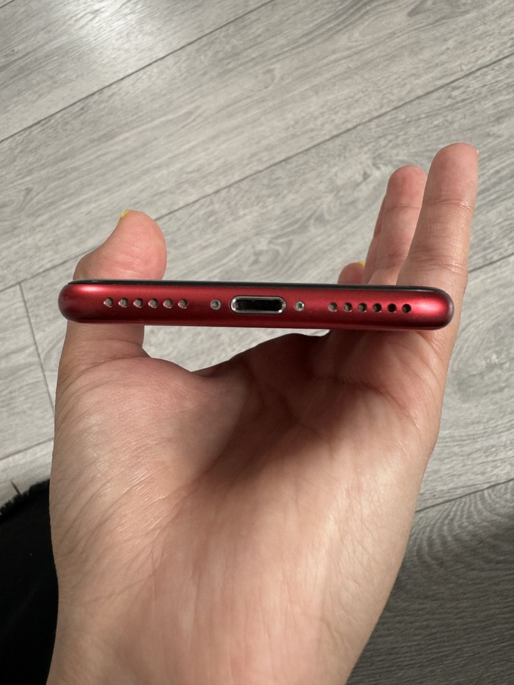 Продам Iphone SE 2020