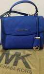 Сумка Michael Kors Ava extra-small синяя с золотой фурнитурой (новая)