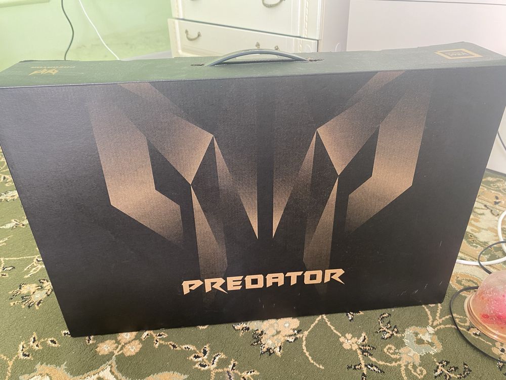 Новый Мошьный игровой ноутбук Aser predator helios 300
