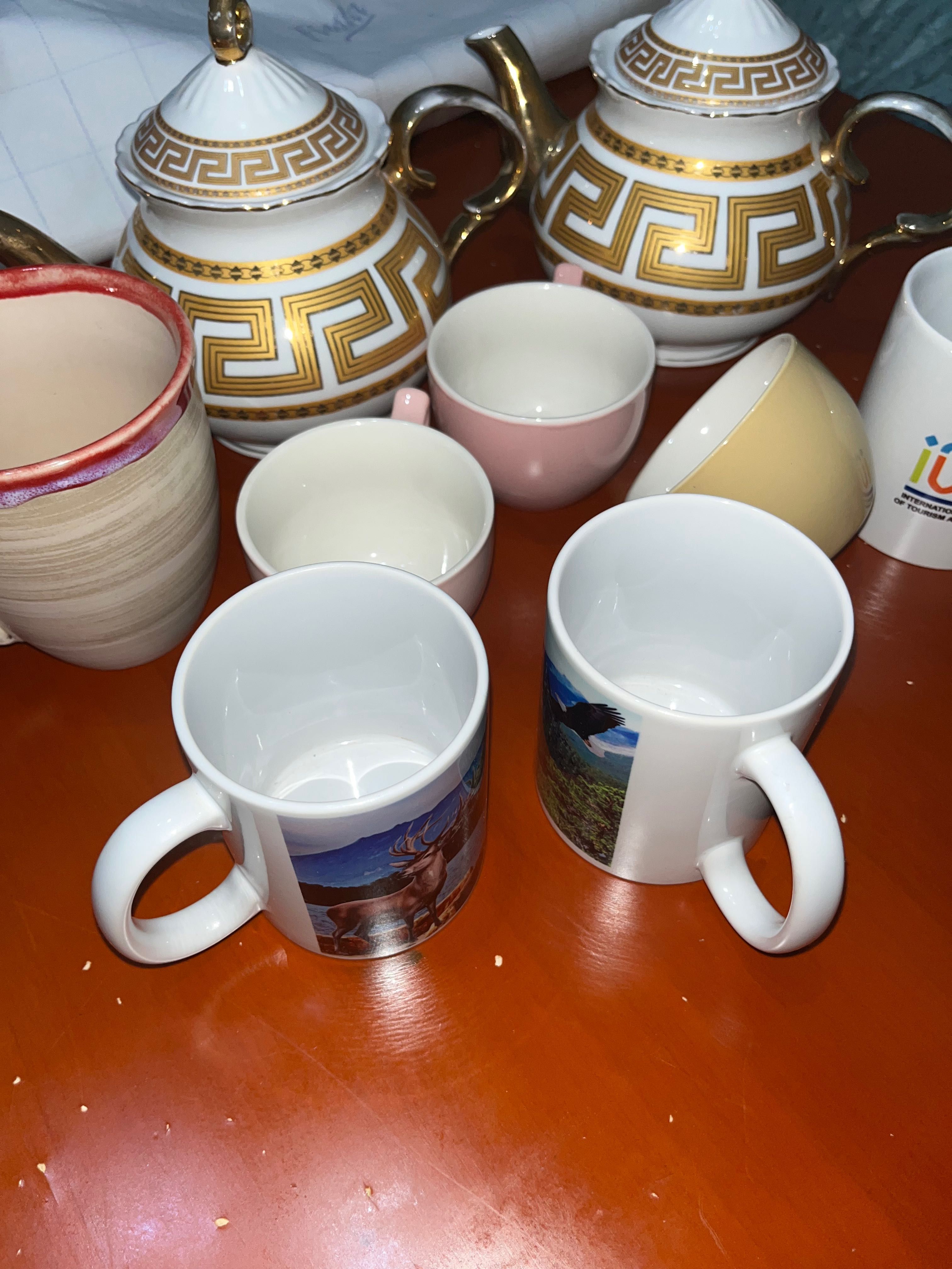 Чайники с кружками