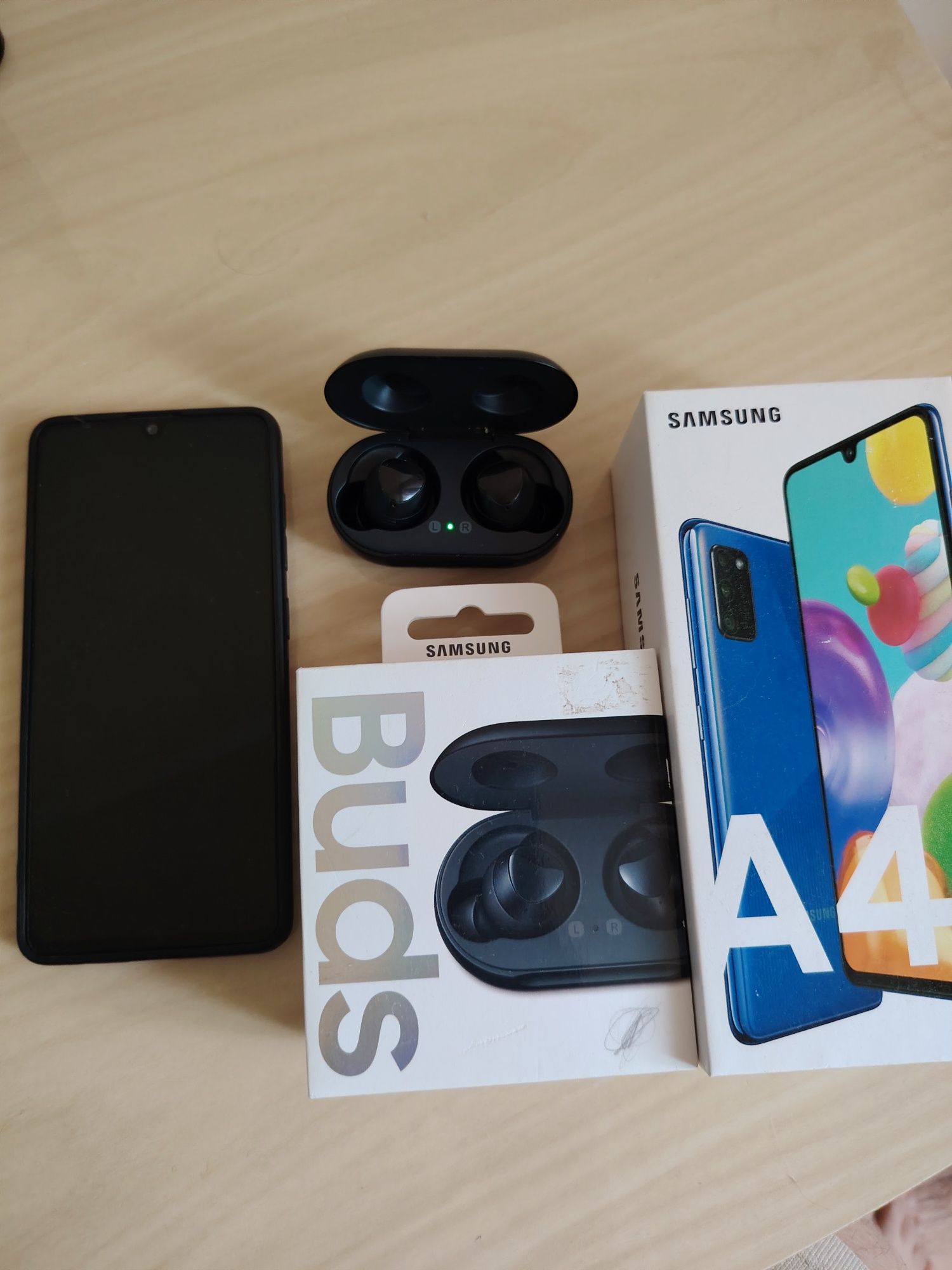 Смартфон Samsung a41, и наушники