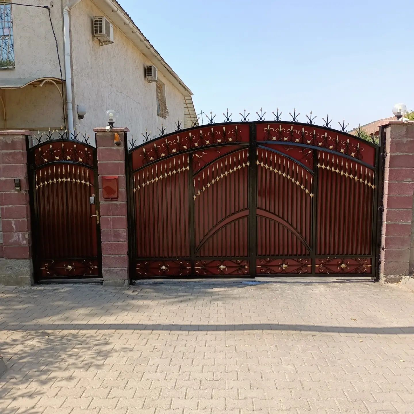 Покраска крыши, фасада здания.