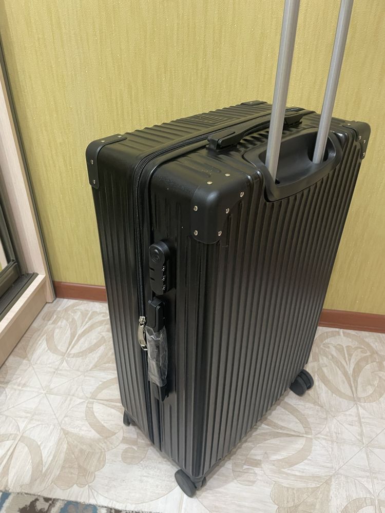 Продам чемодан подушка в подарок