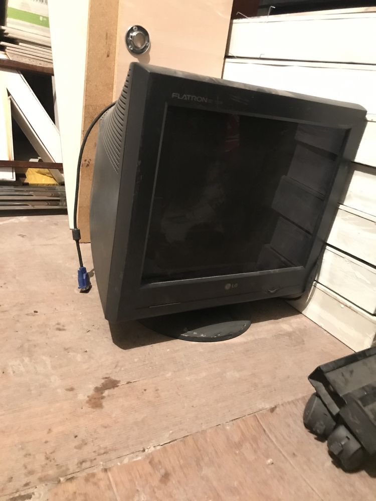 Продам монитор LG (эл джи). FLATRON ez T717B. Шнур в комплекте.