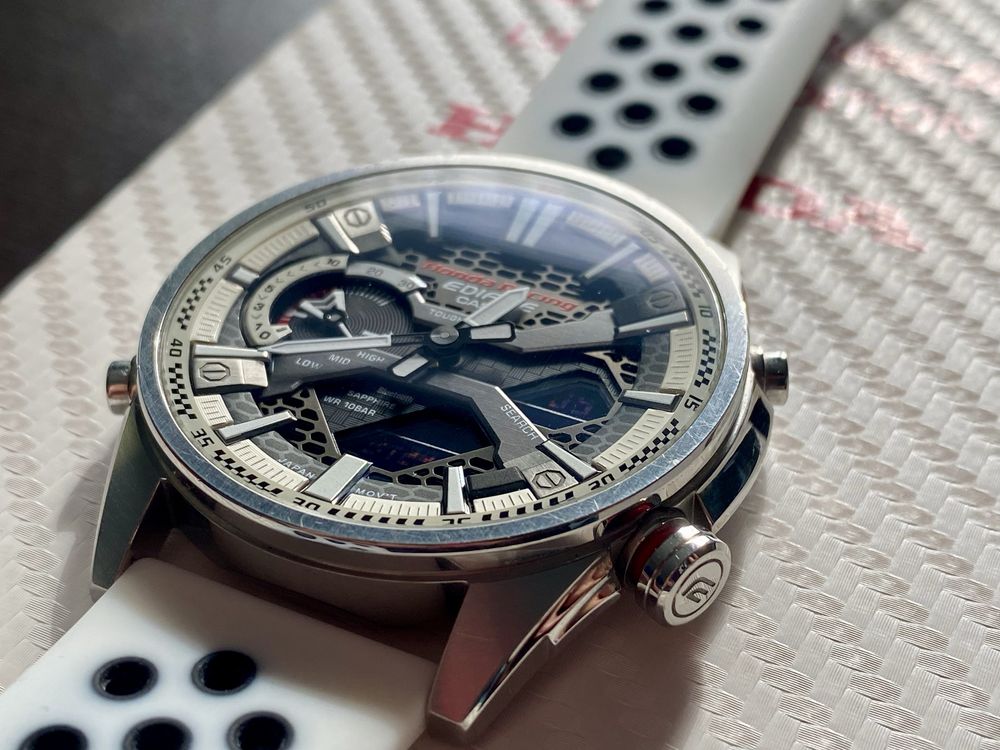 Продам б/у часы CASIO EDIFICE ECB-S100HR-1A рассмотрю обмен на часы