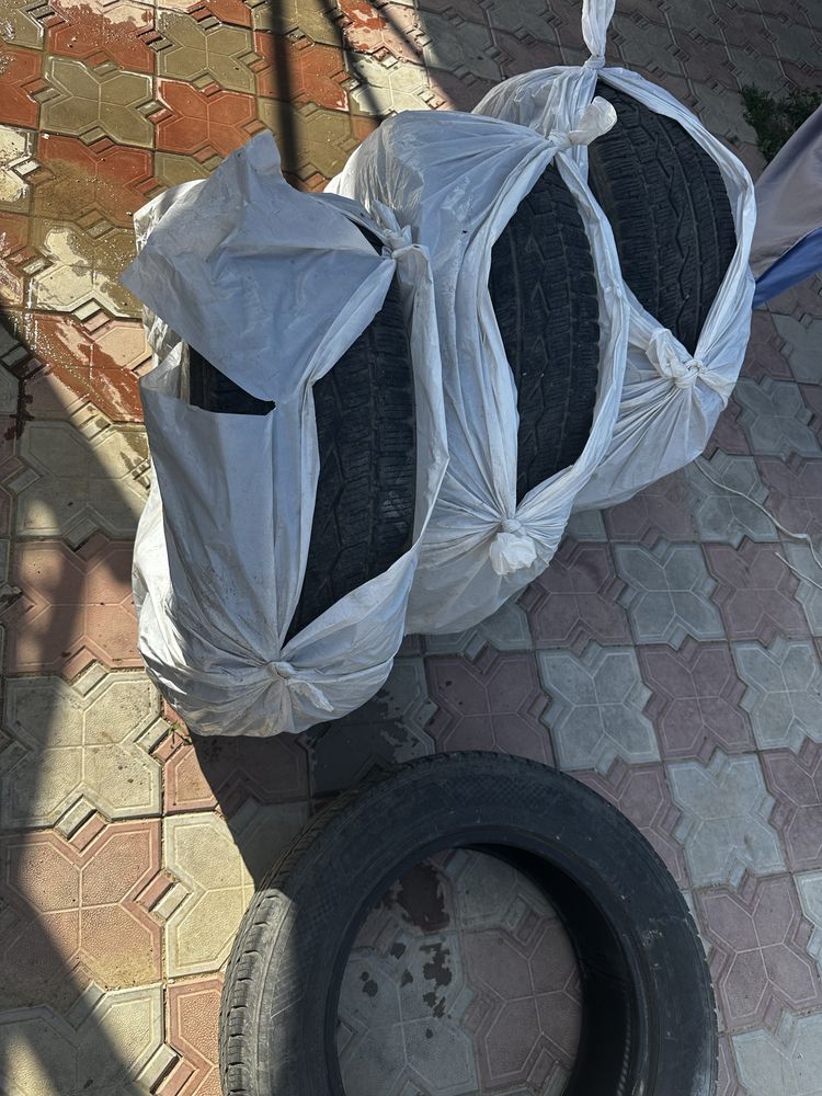 В пролаже диски с резиной на Нисан Инфинити