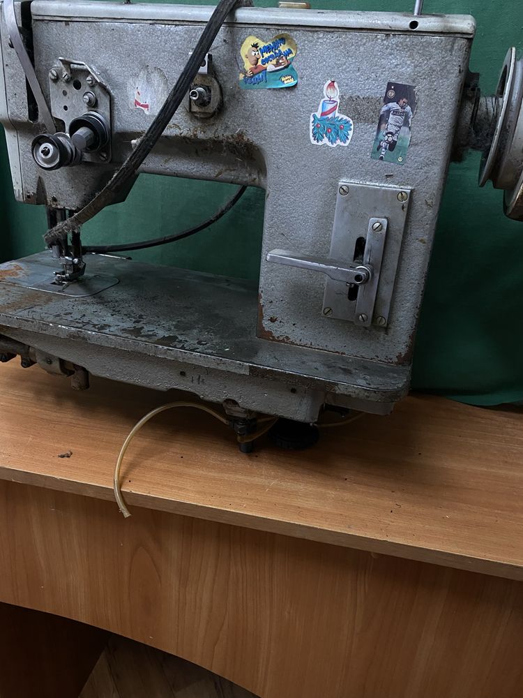 Продам швейную машинку