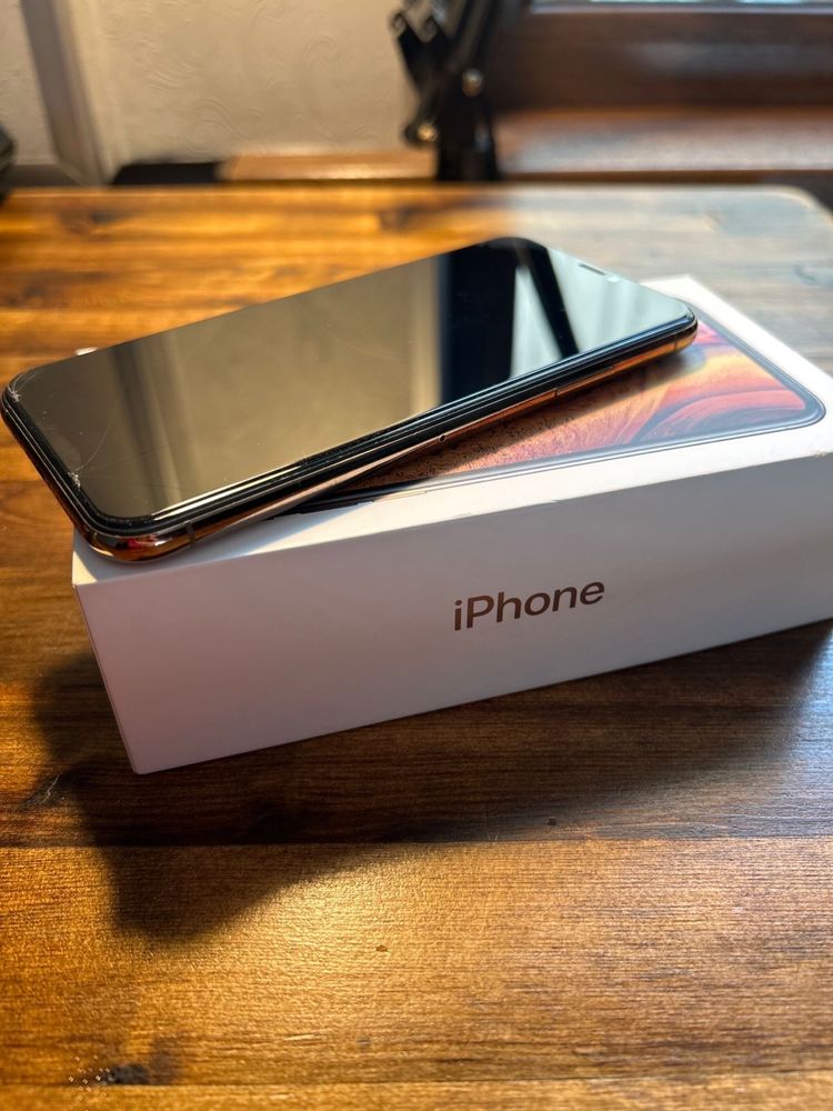 Продам iPhone XS 64 Gb