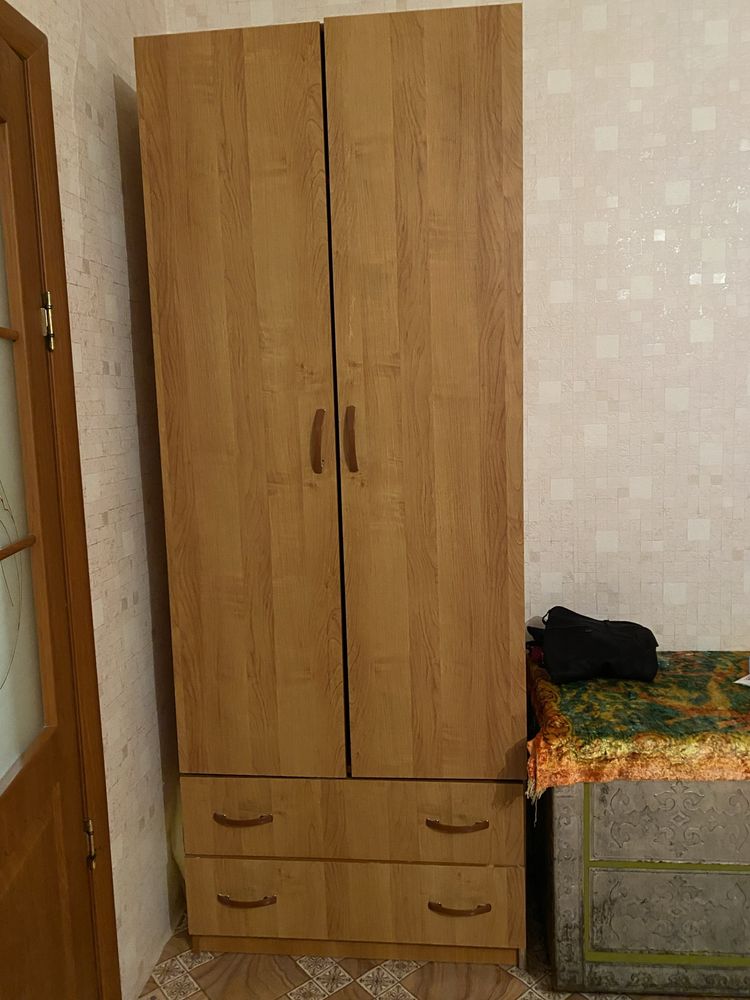 Шкаф сатылады срочноо. Ескі . Но сапасы жақсы.