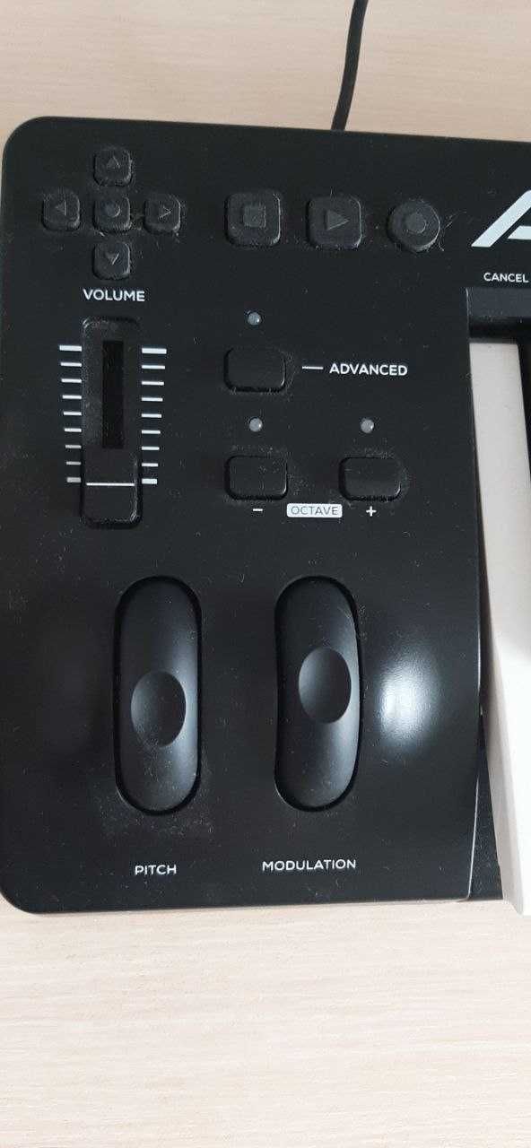 Продам MIDI-клавиатуру Alesis Q49 MKII
