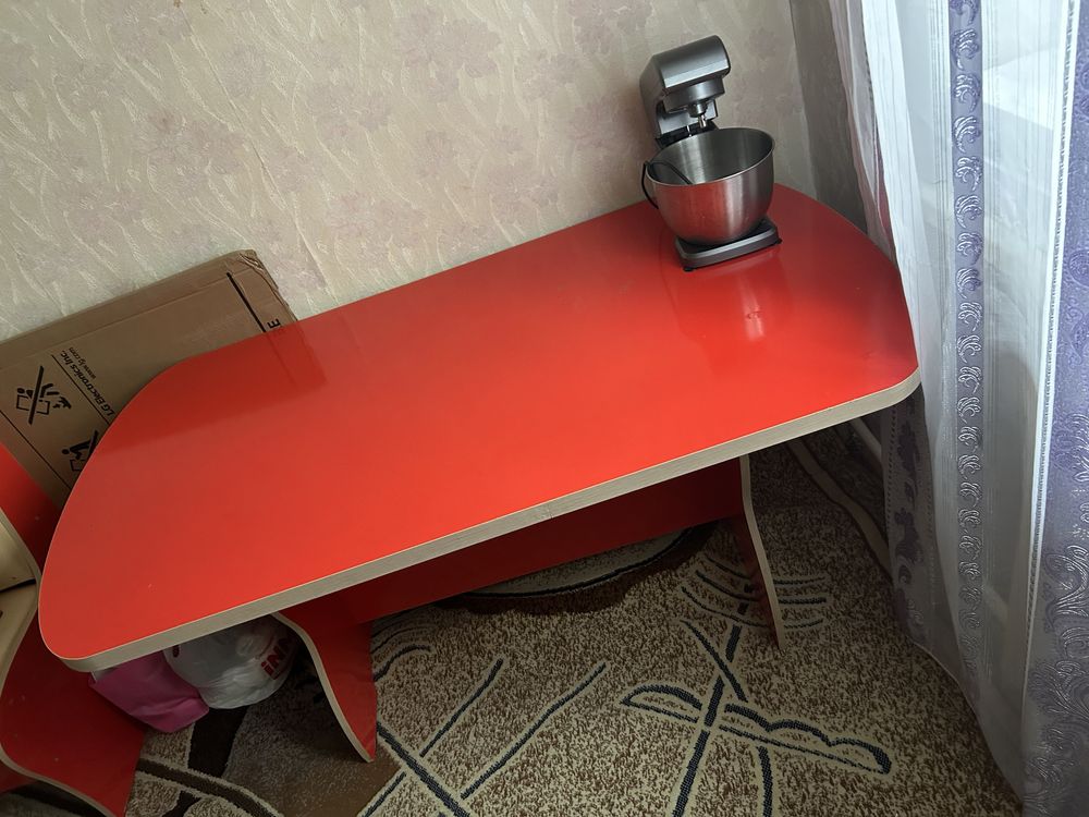 Продам    Стол.
