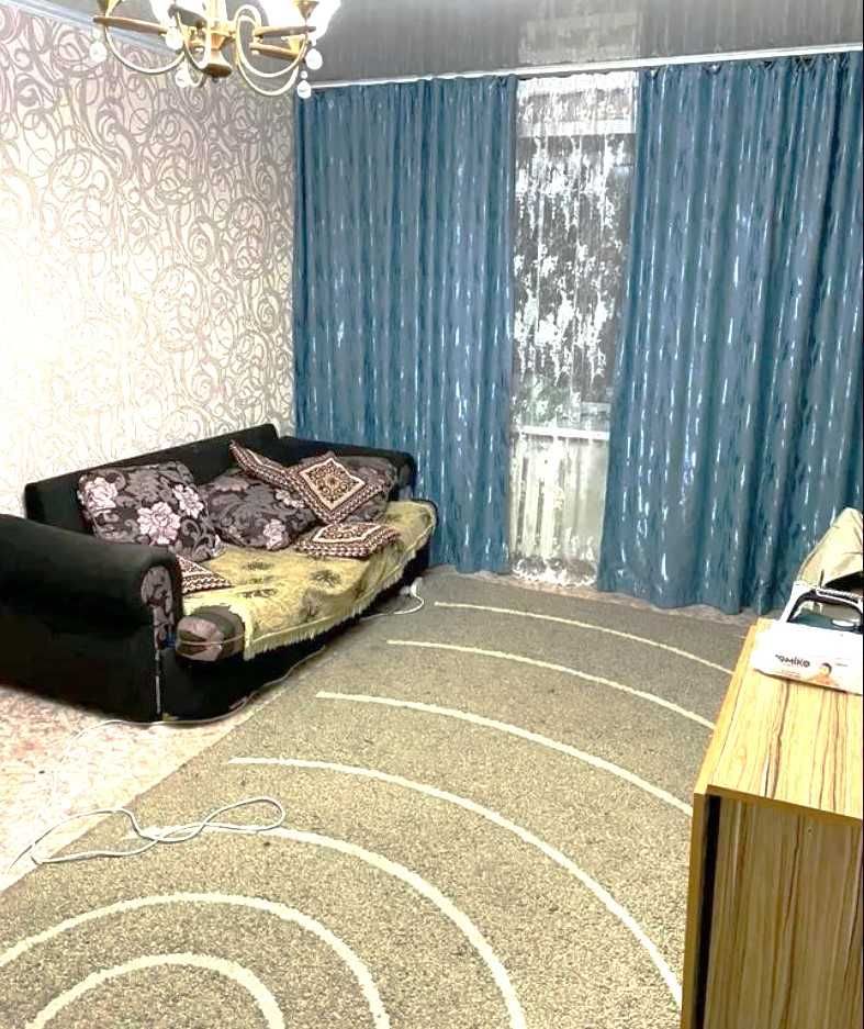 Продам 3-комнатную квартиру 12-микр. Не в залоге!!! 3-этаж.