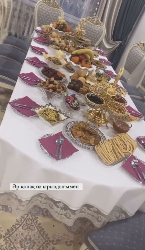 Ағаш Стол орындыктарымен