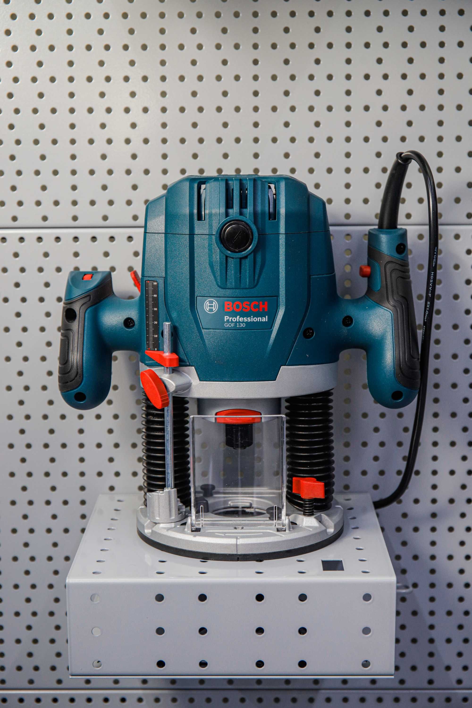 Фрезер Bosch GOF 130 Professional