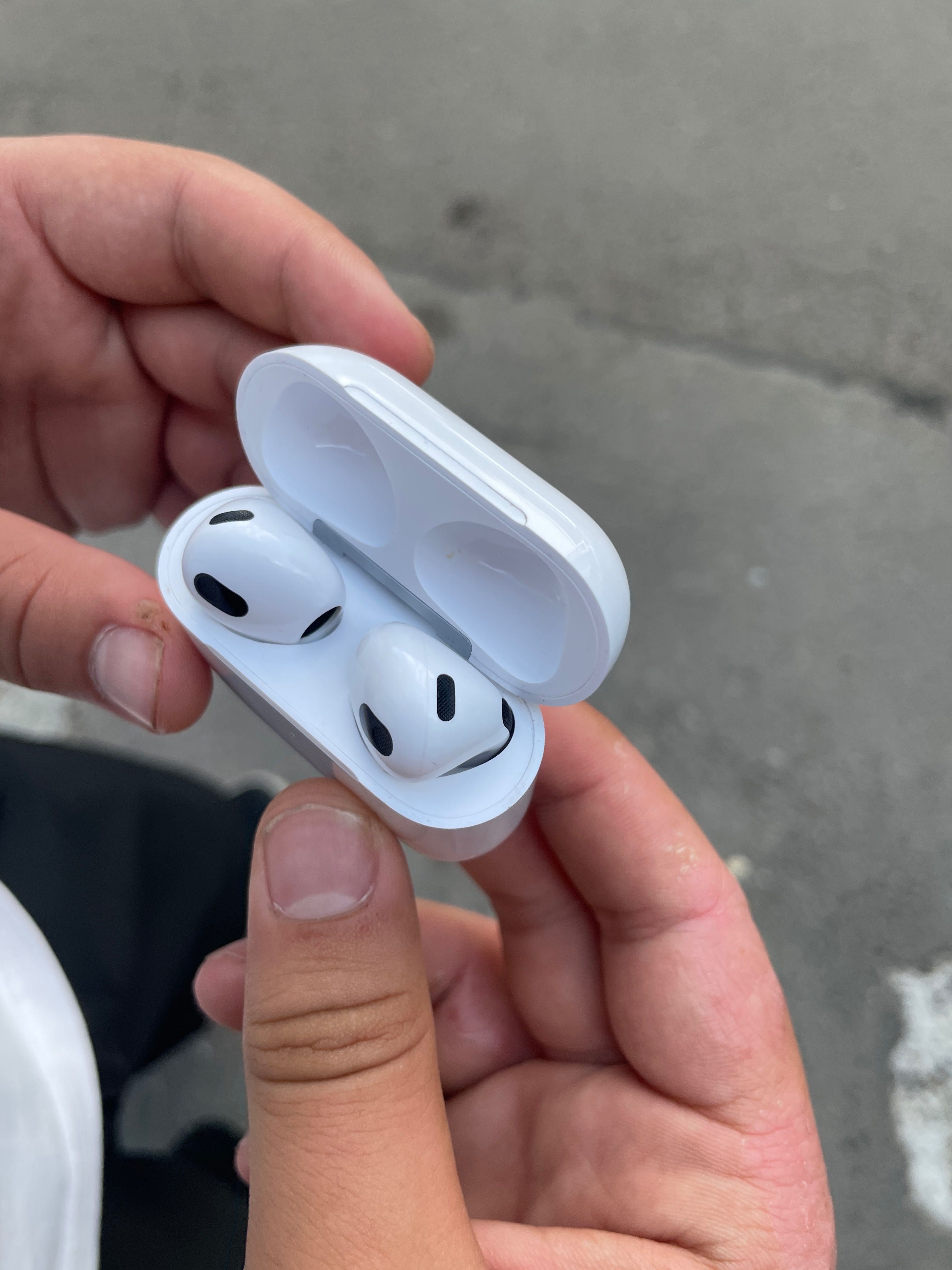 AirPods наушники